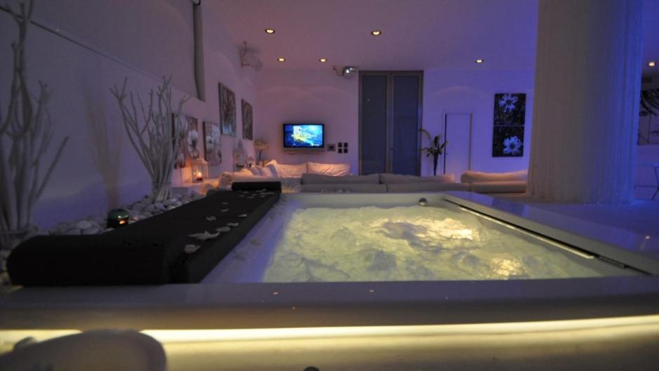 Suite White Elegance กัลลีโปลี ภายนอก รูปภาพ